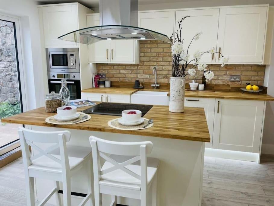 ברידג'נד Charming Cottage Close To M4 Bridgend מראה חיצוני תמונה