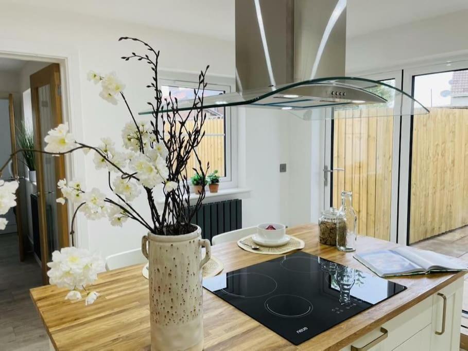 ברידג'נד Charming Cottage Close To M4 Bridgend מראה חיצוני תמונה